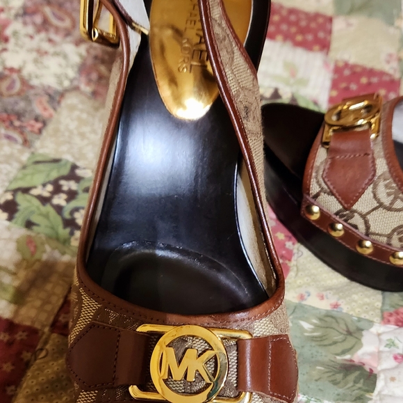 Buddle Women Items. - Picture 9 of 9